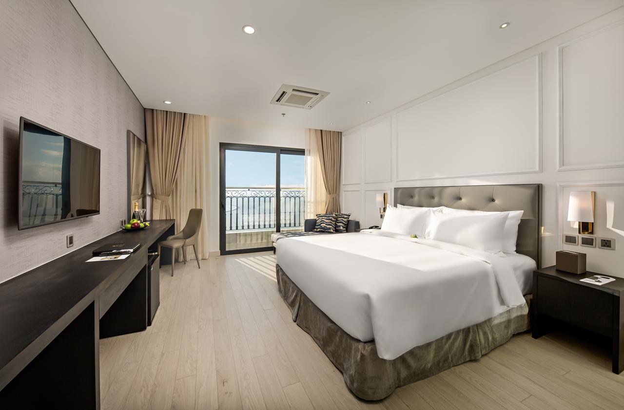 Wyndham Danang Golden Bay Hotel