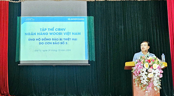 Woori Bank Vietnam staff continued to support recovery after Typhoon Yagi