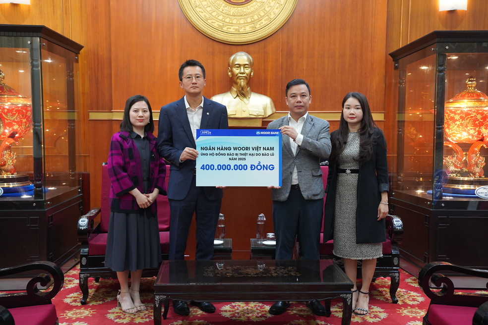 NGÂN HÀNG WOORI VIỆT NAM TIẾP TỤC ỦNG HỘ 200 TRIỆU ĐỒNG CHO ĐỒNG BÀO VÙNG LŨ TẠI NAM TRUNG BỘ