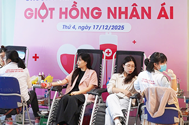 CBNV NGÂN HÀNG WOORI VIỆT NAM THAM GIA HIẾN MÁU NHÂN ĐẠO VỚI “GIỌT HỒNG NHÂN ÁI” 2025